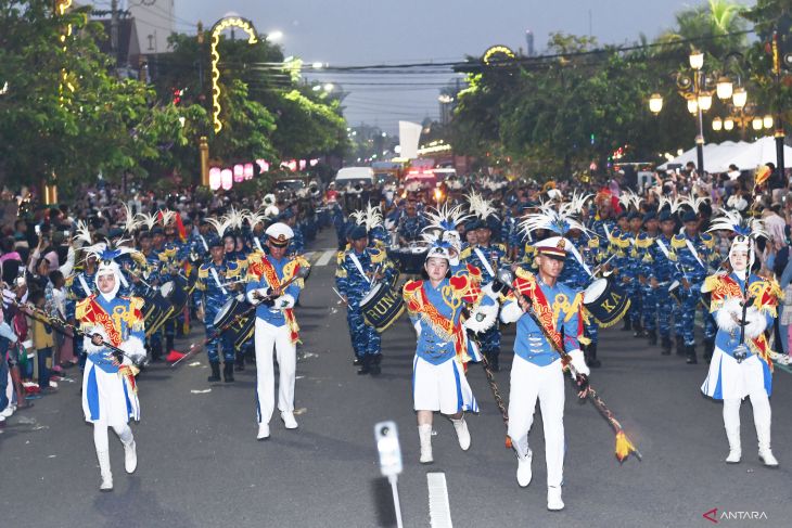 Parade drumband di Madiun