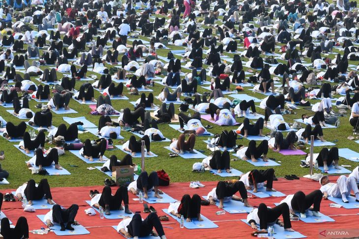 Peringatan Hari Yoga Internasional di Madiun