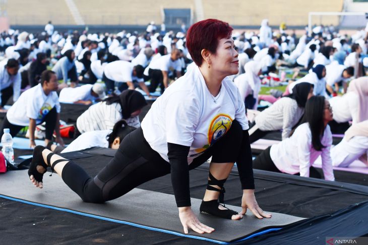 Peringatan Hari Yoga Internasional di Madiun