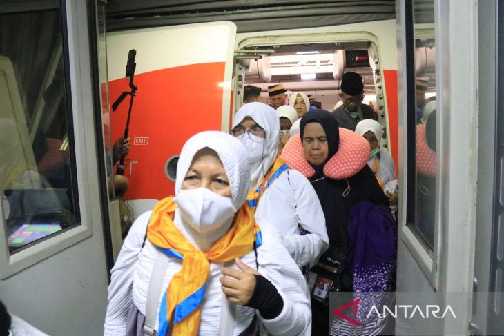 Sebanyak 3.110 jemaah haji Debarkasi Padang tiba di Tanah Air