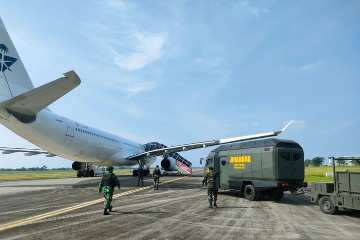 Cegah Ancaman Bom, Tim Zihandak Yonzipur 1/DD Sterilisasi Pesawat Saudi Arabian Airlines SVA 5688 di Bandara Kualanamu