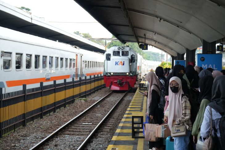 Libur sekolah, 31.627 penumpang padati Stasiun Malang