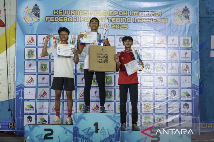 Final speed junior putra Kejurnas Panjat Tebing 2025