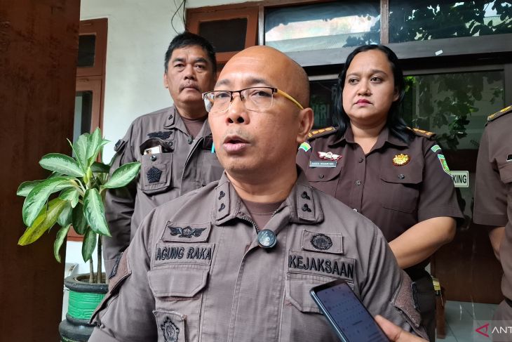 Kejari Kota Kupang melimpahkan berkas perkara AKBP Fajar ke PN