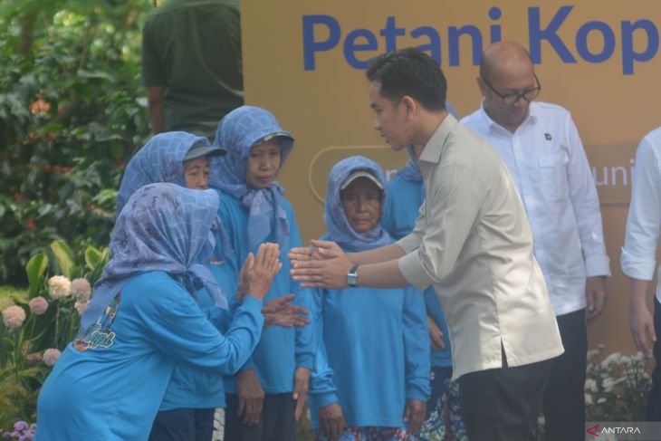 Wapres bersama petani kopi di Bondowoso