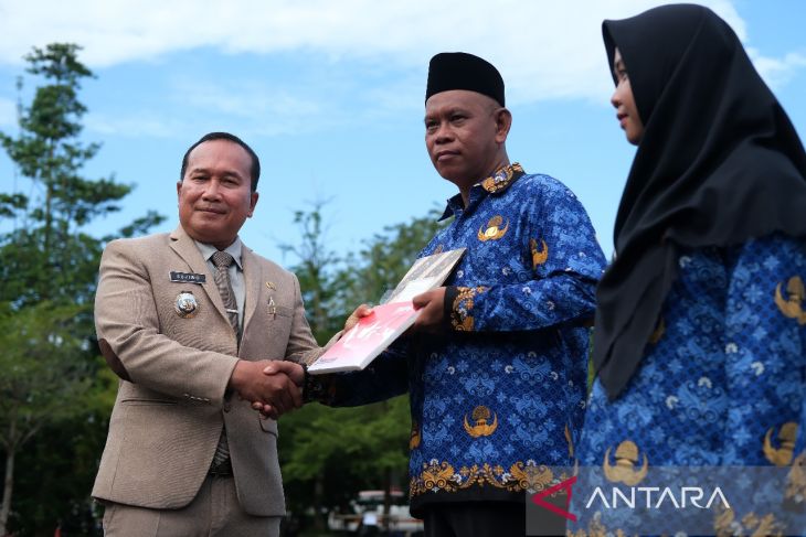 Pemkab Kubu Raya serahkan SK PPPK