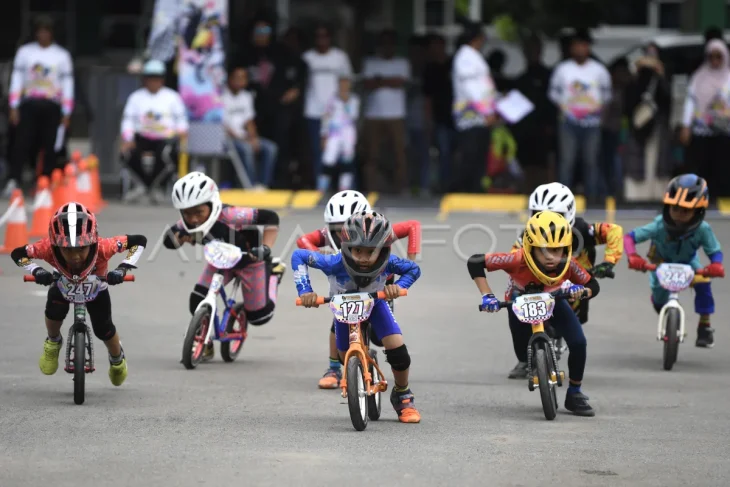 Festival balap sepeda dorong di Samarinda