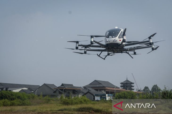 Uji terbang berpenumpang EHang 216 S