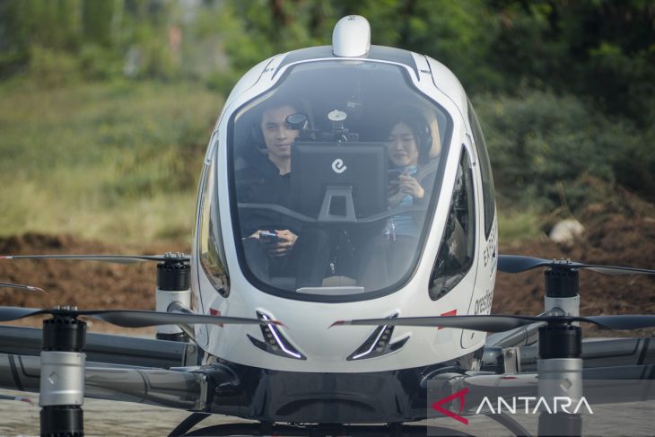 Uji terbang berpenumpang EHang 216 S