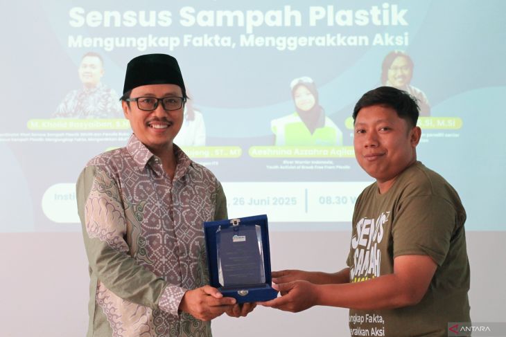 Konferensi pers BRUIN tentang sensus sampah plastik