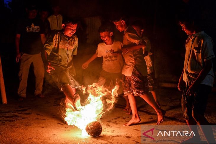 Permainan sepak bola api di Kabupaten Bandung