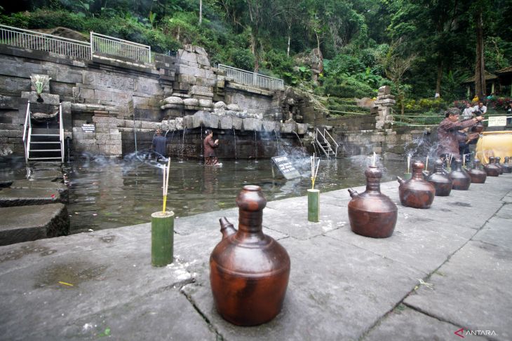 Tradisi unduh Petirtaan Jolotundo