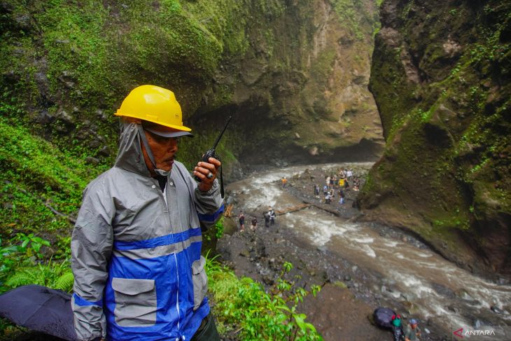 Wamenpar pastikan air terjun Coban Sewu bebas pungli