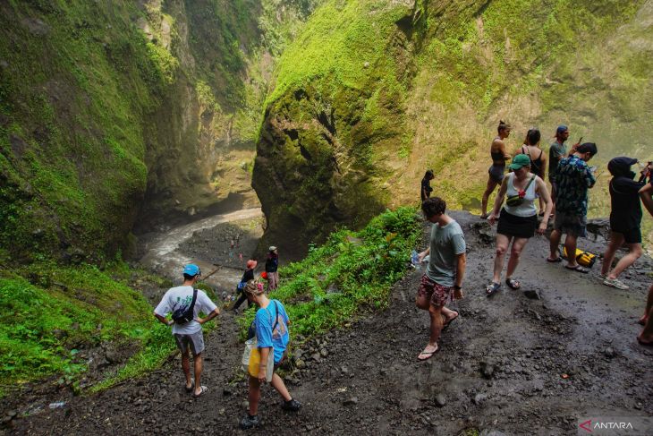 Wamenpar pastikan air terjun Coban Sewu bebas pungli