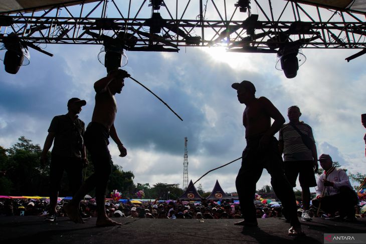 Tradisi Ojung di Lumajang