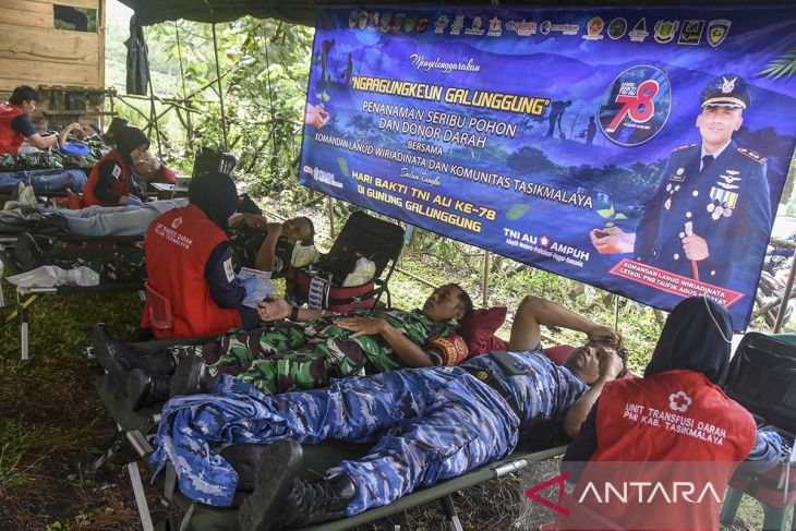 Penanaman seribu pohon dan donor darah Hari Bakti TNI AU