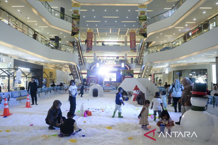 Wahana permainan salju buatan di Tangerang
