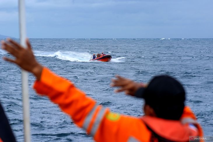Pencarian korban KMP Tunu Pratama Jaya