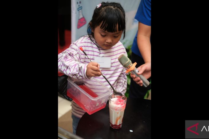 Kegiatan Fun Chem 2025 di Pontianak