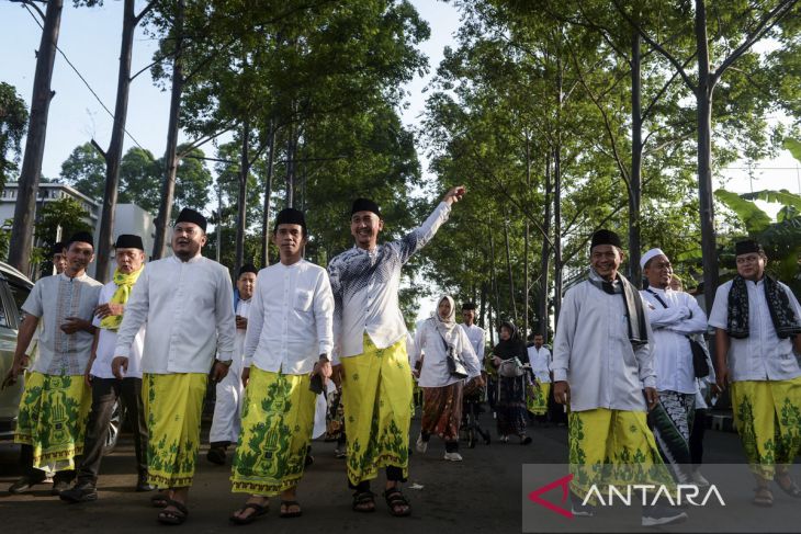 Jalan sehat sarungan di Tangerang