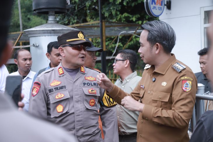 Pemkab Jember respons cepat jalan rusak di perlintasan kereta api