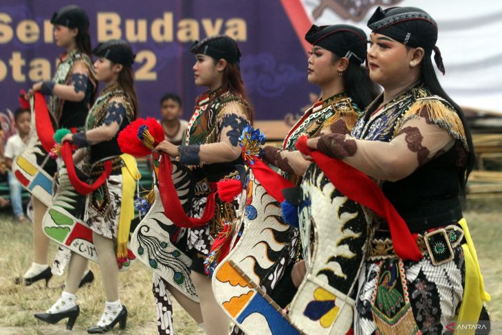 Festival budaya Wirotani di Ngawi