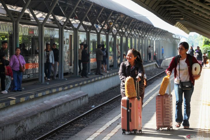 Arus penumpang kereta di Indonesia