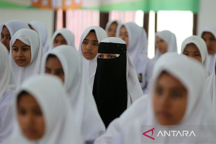 FOTO - Pemeriksaan kesehatan siswa Sekolah Rakyat Menengah Atas di Aceh Besar