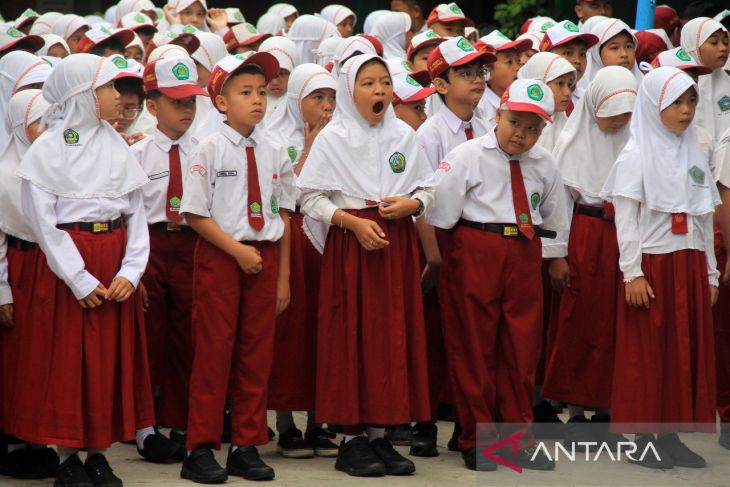 Hari pertama sekolah tahun ajaran baru di Pontianak