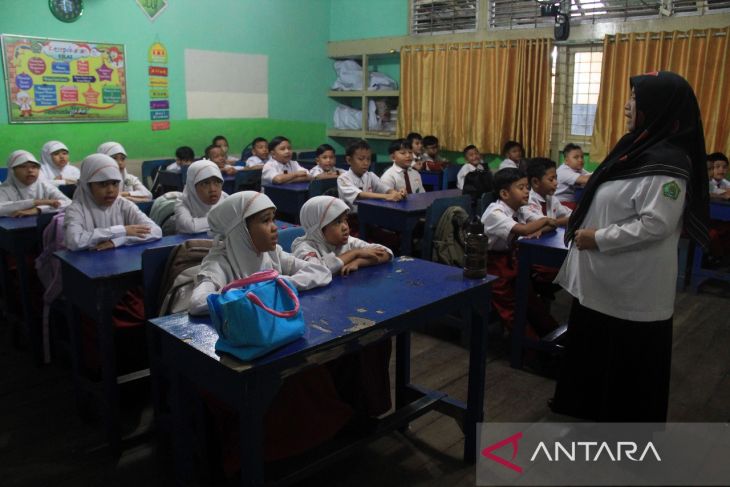 Hari pertama sekolah tahun ajaran baru di Pontianak