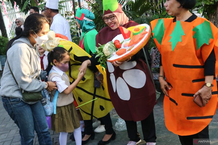 Hari pertama masuk sekolah di Surabaya