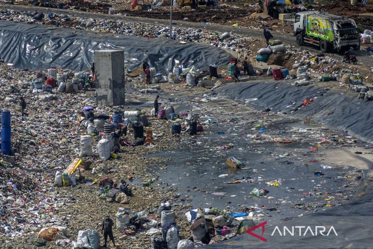 Pengoperasian zona 5 TPA Sarimukti