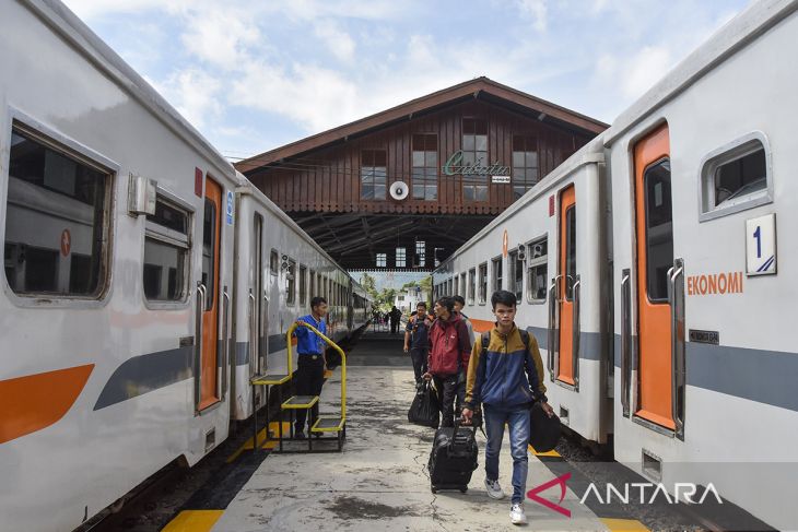 Stasiun Cibatu rute jalur tertinggi di Pulau Jawa