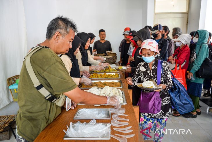 Warung makan gratis di Bandung