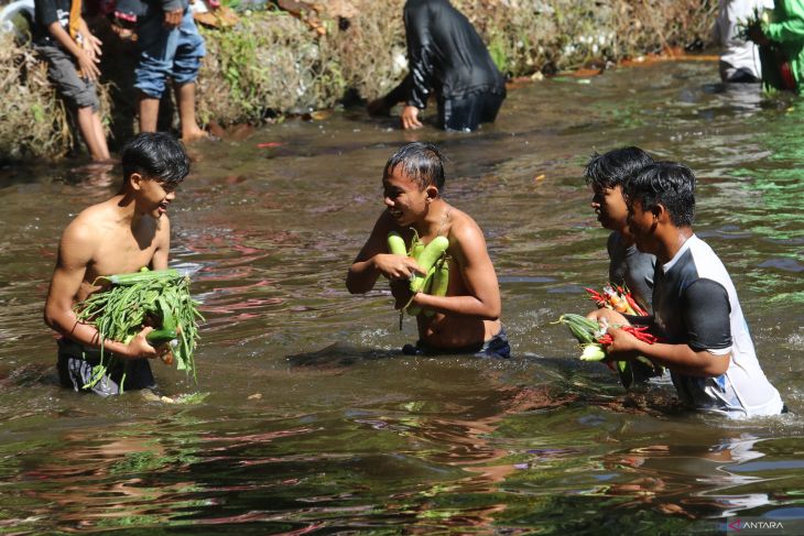 Tradisi Kebur Ubalan di Kediri