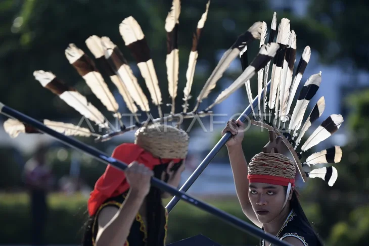 Pertunjukan budaya internasional EBIFF 2025 di Kalimantan Timur