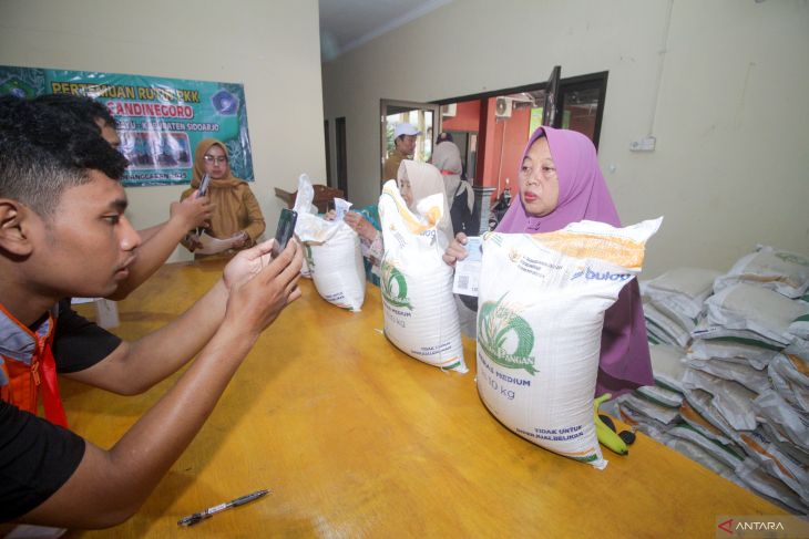 Penyaluran beras bantuan pangan di wilayah Jatim