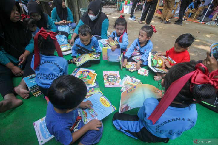 Upaya meningkatkan minat membaca pada anak