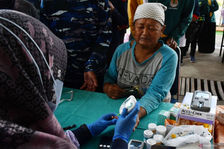 Layanan kesehatan gratis petugas TPA sampah