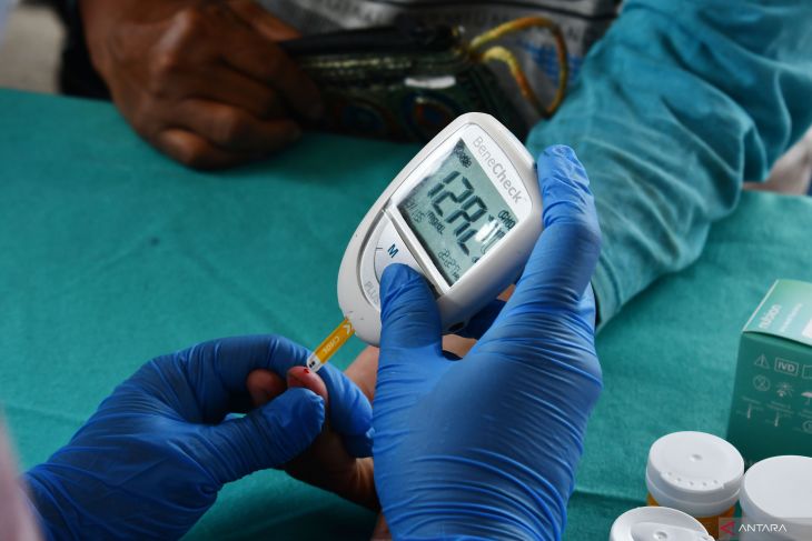 Layanan kesehatan gratis petugas TPA sampah