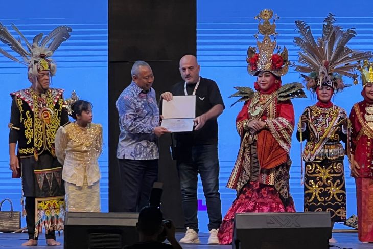 Diplomasi wastra benang rempah promosikan RI di panggung dunia
