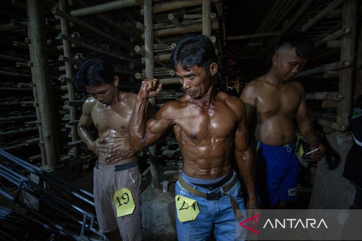 Kontes binaraga pekerja pabrik genting