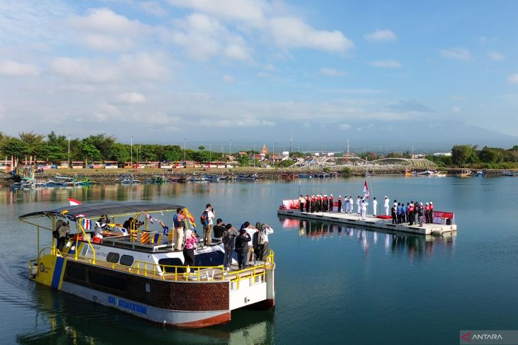 Upacara Kemerdekaan di Pantai Boom