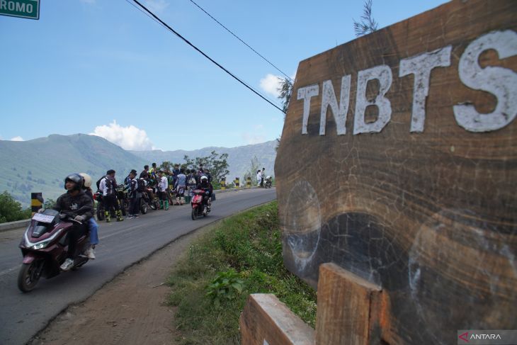 Kunjungan wisata Bromo HUT ke 80 RI