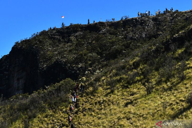 Pendakian Gunung Lawu saat HUT RI