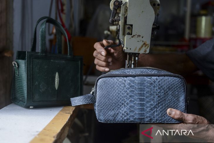 Kerajinan kulit ular tembus pasar ekspor