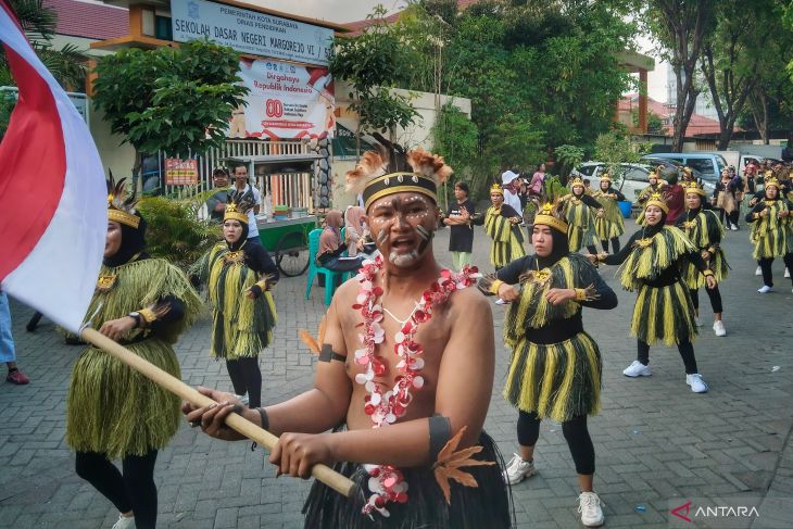 Karnaval HUT ke-80 RI di Surabaya