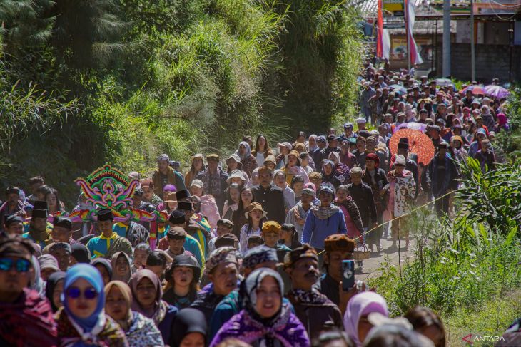 Perayaan Yadnya Karo Suku Tengger