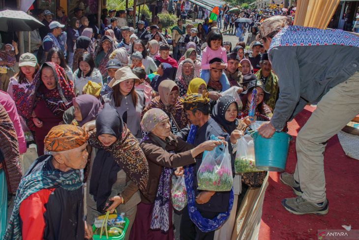 Perayaan Yadnya Karo Suku Tengger