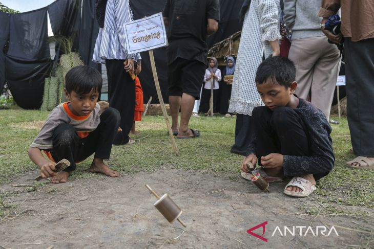 Festival dolanan tradisional anak di Kota Serang
